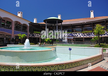 Il cortile, il Forum Algarve Shopping Centre, Faro, distretto di Faro, regione di Algarve, PORTOGALLO Foto Stock