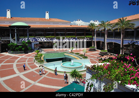 Il cortile, il Forum Algarve Shopping Centre, Faro, distretto di Faro, regione di Algarve, PORTOGALLO Foto Stock