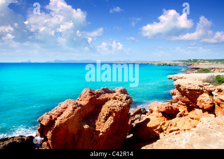 Cala Saona Formentera Ibiza vista in background delle Isole Baleari Foto Stock