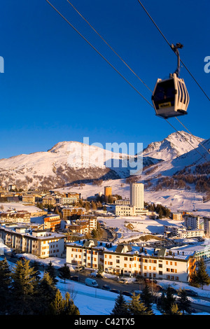 Sestriere Ski Resort (sito di giochi olimpici invernali), Provincia di Torino, Piemonte, Italia Foto Stock