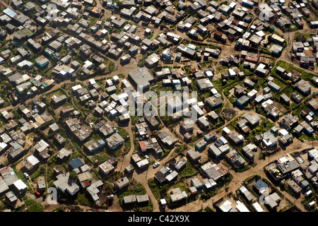 Vista aerea di KTC township vicino all'aeroporto internazionale di Città del Capo in Sud Africa. Foto Stock