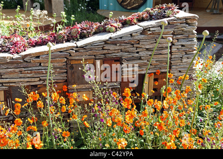 Stalattite letto sollevata in Royal Bank of Canada nuovo giardino selvaggio, il Chelsea Flower Show 2011 Foto Stock