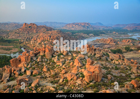 Paesaggio intorno alla città di Hampi, Karnataka, India Foto Stock