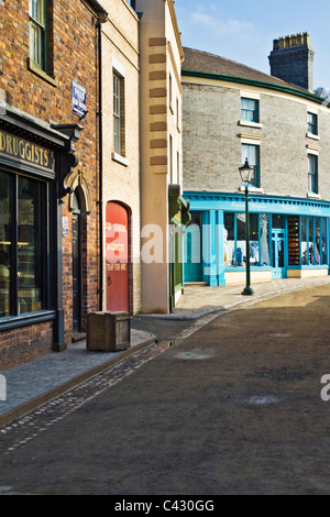 Ricreazione di una strada vittoriana a Blists Hill open-air museum vicino a Ironbridge nello Shropshire, Inghilterra Foto Stock