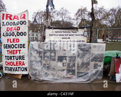 La pace i manifestanti in piazza del Parlamento, London, Regno Unito Foto Stock