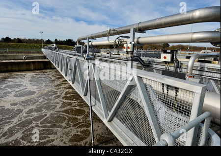 Un impianto per il trattamento delle acque reflue nella zona Sud Est del Regno Unito Foto Stock