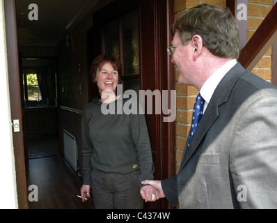 William David Trimble, Baron Trimble, PC (nato il 15 ottobre 1944), è un uomo politico britannico che fu il primo Primo Ministro di NI Foto Stock