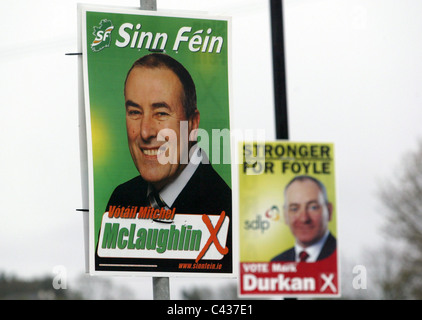 Sinn Fein's MLA per Foyle Mitchell McLaughlin tele nel piccolo borgo di Park nella contea di Derry, 13 aprile 2005, Irel settentrionale Foto Stock