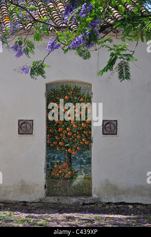 Murale in ceramica di arance a muro, Calle se, Silves, Distretto Faro, Regione dell'Algarve, Portogallo Foto Stock