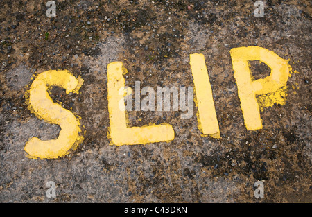 Dipinto di slittamento su strada asfaltata scalo, Norfolk, Inghilterra Foto Stock