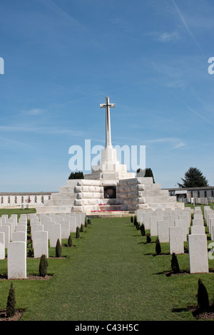 Croce di sacrificio Tyne Cot Cimitero Passendale Belgio Foto Stock