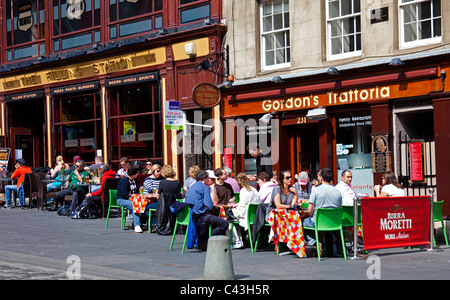 Edimburgo a cenare al fresco in Royal Mile, Scozia UK, Europa Foto Stock