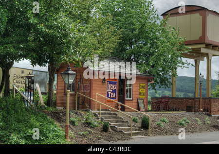 Sulla piattaforma alla stazione Toddington, parte del Gloucestershire e Warwickshire Railway Foto Stock