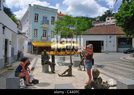 Ristorante all'aperto, Largo dos Choroes, Monchique, Algarve Region, Portogallo Foto Stock