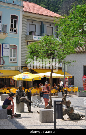 Ristorante all'aperto, Largo dos Choroes, Monchique, Algarve Region, Portogallo Foto Stock