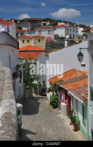 Strada acciottolata nella Città Vecchia, Monchique, Algarve Regione, Portogallo Foto Stock