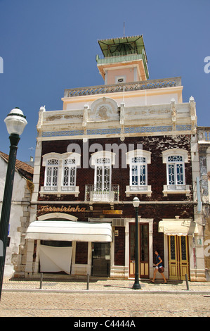 Edificio d'epoca in Rua da Liberade, Tavira, Regione dell'Algarve, Portogallo Foto Stock