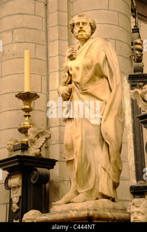 Antwerp / Antwerpen, Belgio. Sint Jakobskerk (Chiesa; 1491-1656): Statua di San Pietro Foto Stock