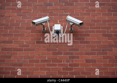 Telecamere di sorveglianza su una parete Foto Stock