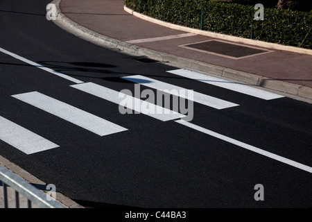 Zebra attraversamento su strada Foto Stock