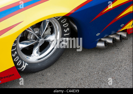 Close up di dragster ruota e pneumatico slick Foto Stock