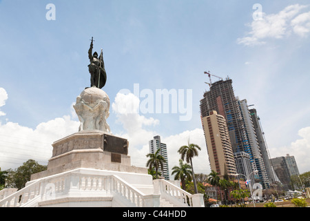 Balboa monumento, centro di Panama City lungo Avenida Balboa, Panama Foto Stock