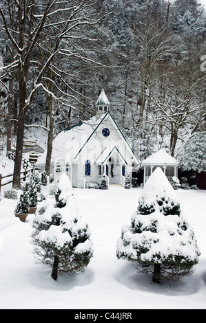 Cappella per matrimoni e la neve fresca a Gatlinburg, Tennessee Foto Stock