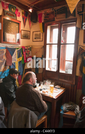 Interno, Peter's Cafe Sport, Horta, Faial, Azzorre : leggendario trans-atlantico marinai Watering Hole Foto Stock