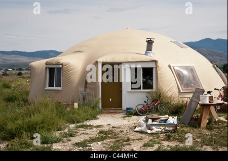 Questa energia efficiente "cupola onolithic' house è realizzato utilizzando una cupola di vinile e strati di schiuma. Foto Stock