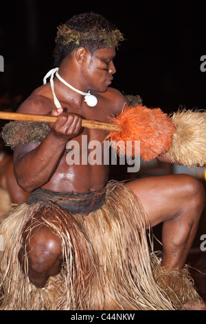 Le prestazioni di ballo di nativi durante la Cerimonia Kava, Beqa Lagoon, Viti Levu, Isole Figi Foto Stock