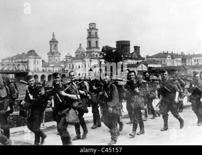 Il ritiro delle truppe dal Orel area dopo operazione "Cittadella", 1943 Foto Stock