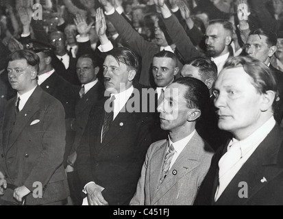 Adolf Hitler a una manifestazione di Berlino, il partito nazista 1931 Foto Stock