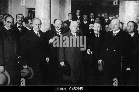 Scialoja, Vandervelde, Kuther, Briand e Stresemann presso la Lega delle Nazioni riuniti, 1926 Foto Stock