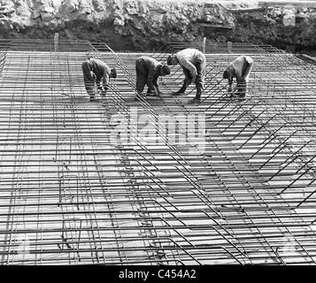 Lavoratori costruendo un bunker sulla Atlantic Wall, 1944 Foto Stock