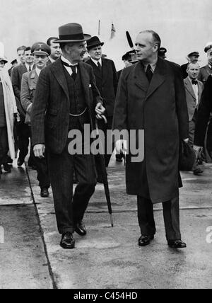 Arthur Neville Chamberlain e Joachim von Ribbentrop a Monaco di Baviera, 1938 Foto Stock