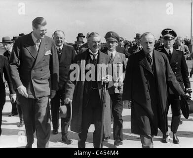 Arthur Neville Chamberlain e Joachim von Ribbentrop alla fine della conferenza di Monaco, 1938 Foto Stock