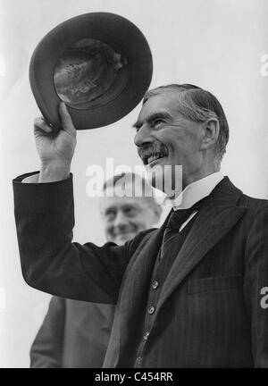 Chamberlain al suo ritorno dalla sua visita in Germania, 1938 Foto Stock