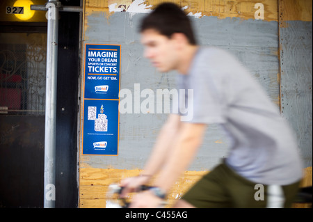 Un annuncio pubblicitario per StubHub, nel quartiere di Chelsea di New York dispone di QR (risposta rapida) codici Foto Stock