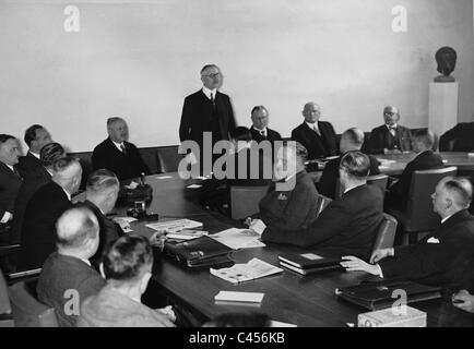 Hjalmar Schacht alla riunione annuale delle banche di risparmio e Giro Association, 1935 Foto Stock