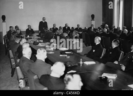 Hjalmar Schacht alla sedicesima riunione annuale delle Casse di Risparmio tedesche e Giro Association, 1935 Foto Stock