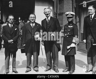 Hjalmar Schacht riceve una delegazione cinese presso la stazione di Friedrichstrasse, 1937 Foto Stock