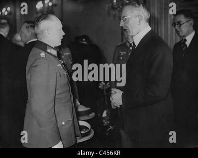 Hjalmar Schacht con Werner Freiherr von Fritsch, 1937 Foto Stock