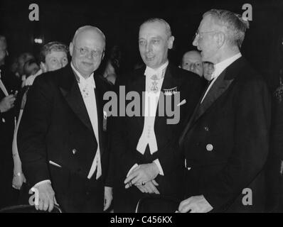 Hjalmar Schacht ad un ricevimento di Berlino della Camera di Commercio e Industria, 1937 Foto Stock