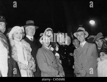 Hjalmar Schacht e Joseph Goebbels in apertura di Berlino Mercatini di Natale 1934 Foto Stock