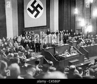 Adolf Hitler dà un discorso davanti al Reichstag, 1934 Foto Stock