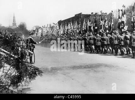 August von Mackensen ad una parata militare, 1928 Foto Stock