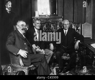 Aristide Briand, Myron Herrick e Frank B. Kellogg a Parigi, 1928 Foto Stock