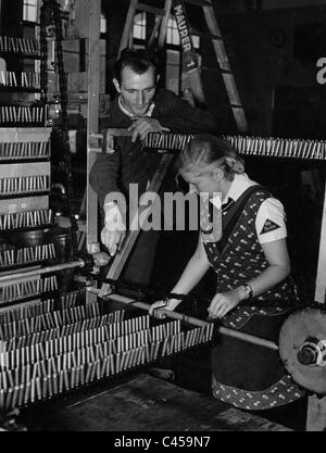 Donne nell'industria degli armamenti, 1940 Foto Stock