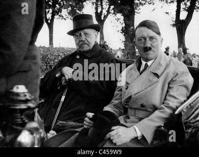 Hitler con Hindenburg a Gut Neudeck, 1933. Foto Stock