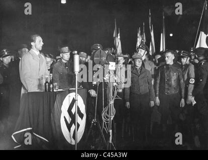 Goebbels durante la rubrica pubblica la masterizzazione in Berlino, 1933 Foto Stock